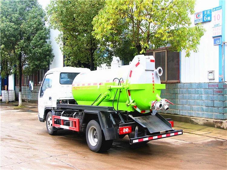 Fukuda Brand  Diesel Sewage Suction Cleaning Truck with Manual Transmission 4x2 Drive Vacuum Pump for Septic Tank Cleaning