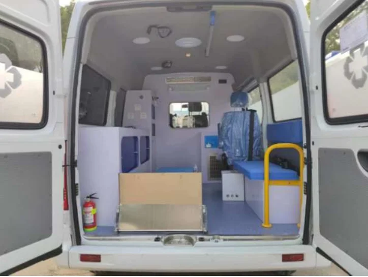 Chengli Factory 4x2 Datong V80 Short Axle Mid-Top Ambulance Long Row New Condition