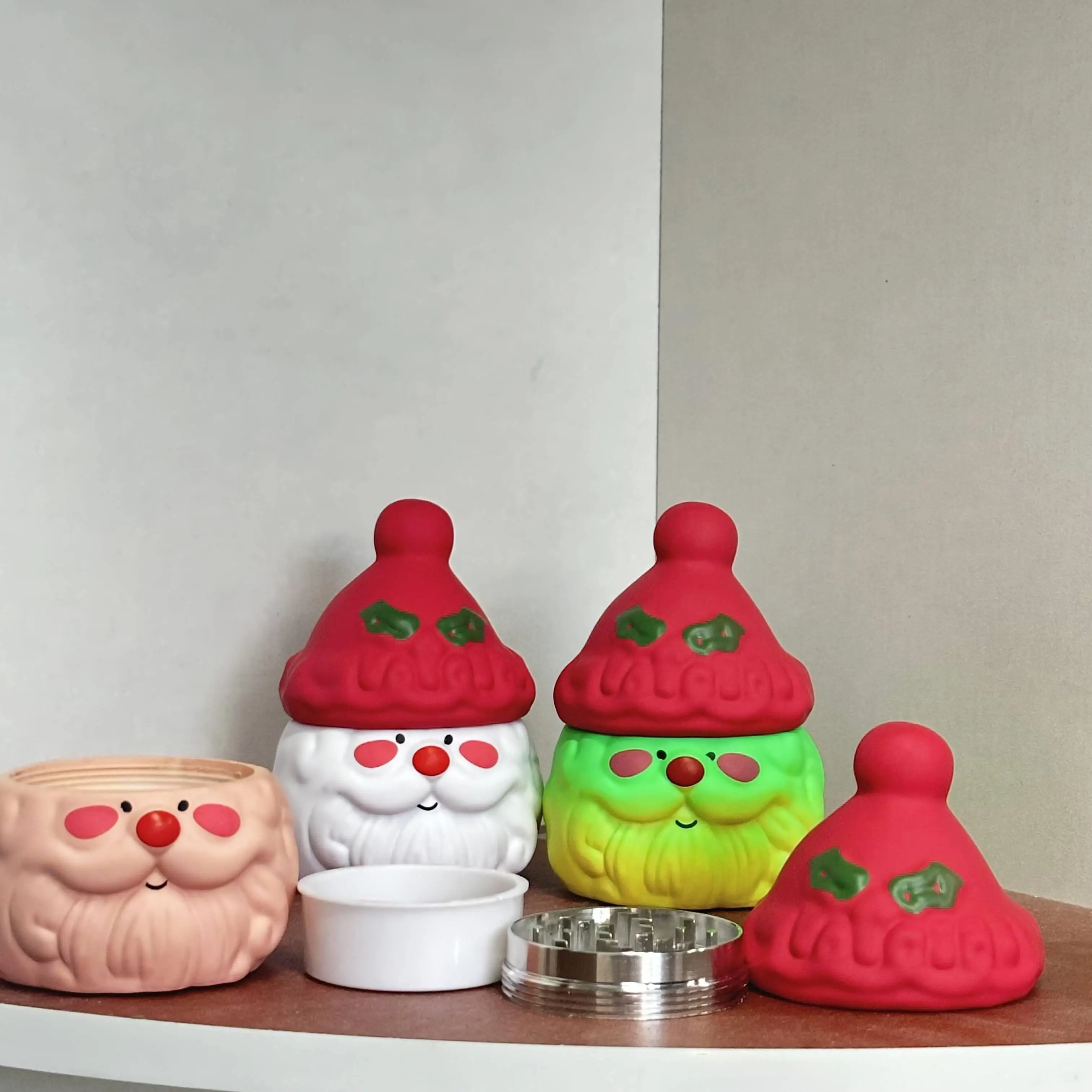 Newest Wholesale Custom Smoke Shop Santa Claus shape 50mm Herb Grinder Crusher 4 Layer Zinc Alloy Grinder for Christmas Gifts