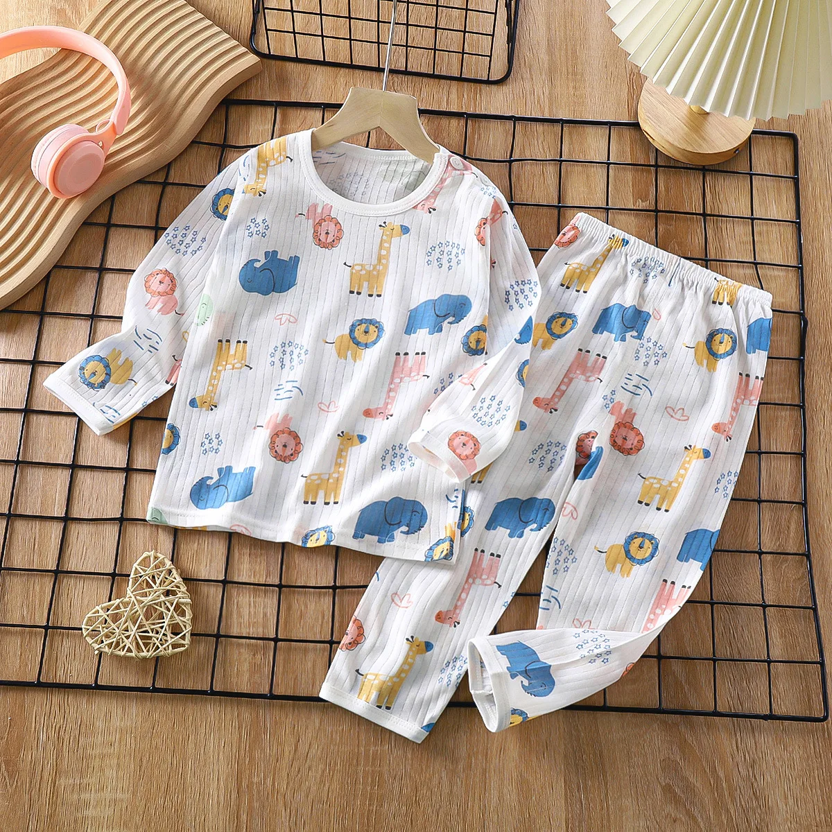 Organic Cotton Long-Sleeved Pajamas Breathable and Cool Baby Clothing for Boys and Girls with Cartoon Pattern for Summer