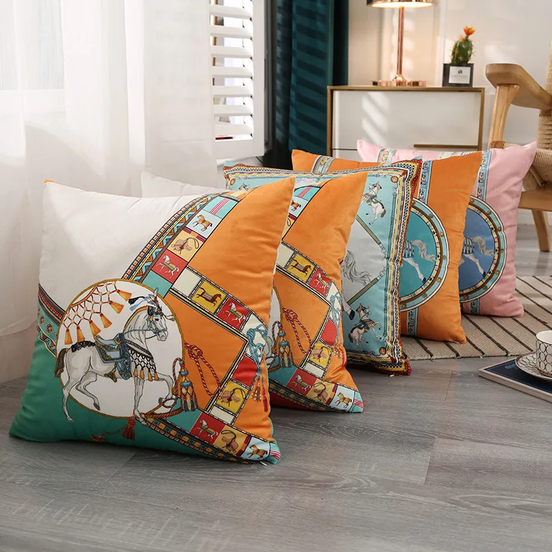 Exquisite Colorful Battled Horse Pattern Velvet Printed Pillow Cover Soft Accent Throw Cushion Home Hotel Party Decorative Use