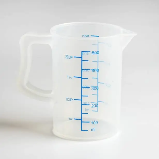 V348 Plastic Measuring Cup