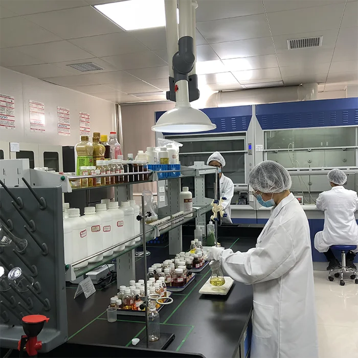 Заводская поставка экстракция сверхкритического CO2 масла мускатного ореха по конкурентоспособной цене