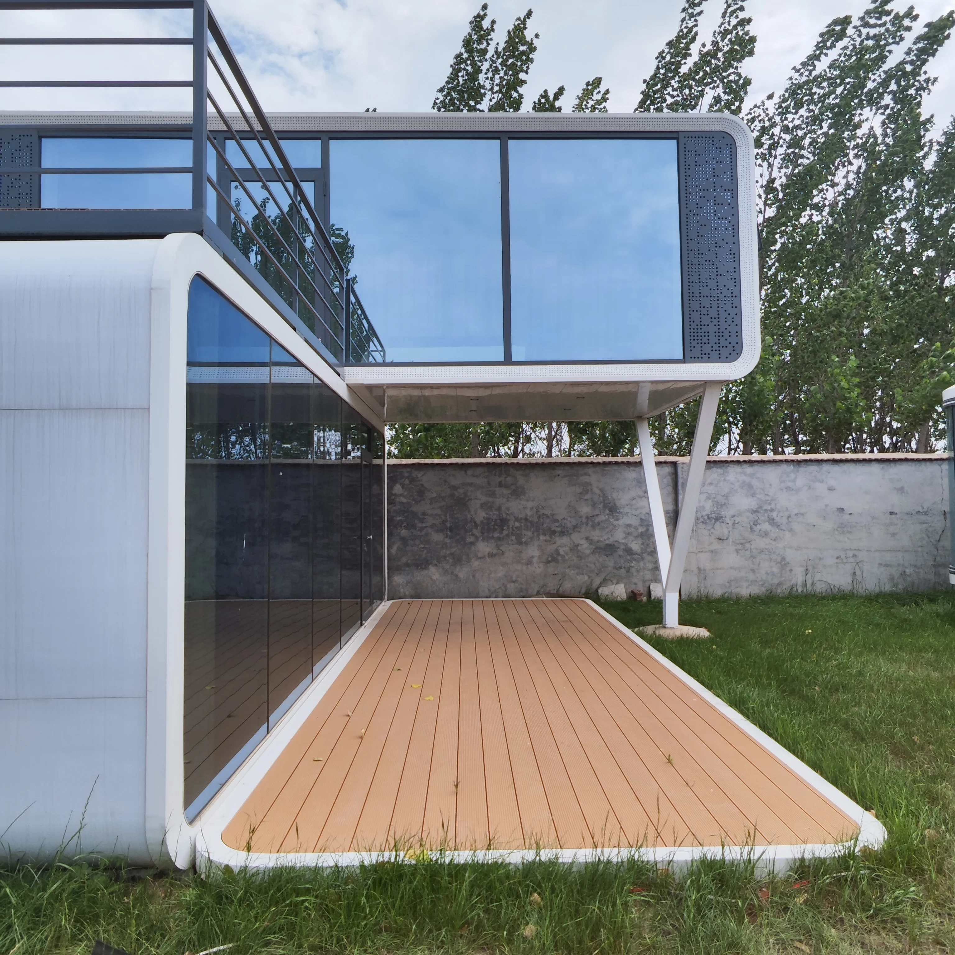 2024 Factory Apple Capsule Mobile Home Prefabricated Cabin with Kitchen and Bathroom for Hotels and Bed & Breakfasts