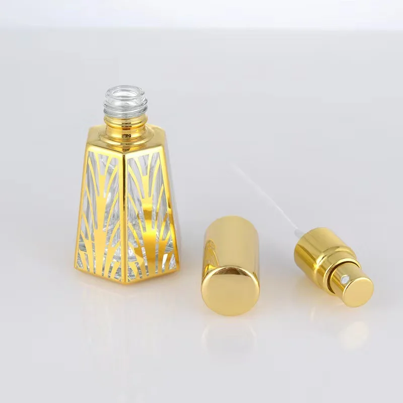 Luxury Electroplating Golden Pattern Glass Spray Bottle 15ml Mini Pyramid Shape Refill Fine Mist Perfume Bottle