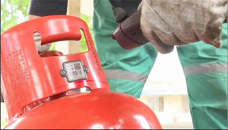 Gas cylinder asset management durable tag scratch resistance long distance easy read