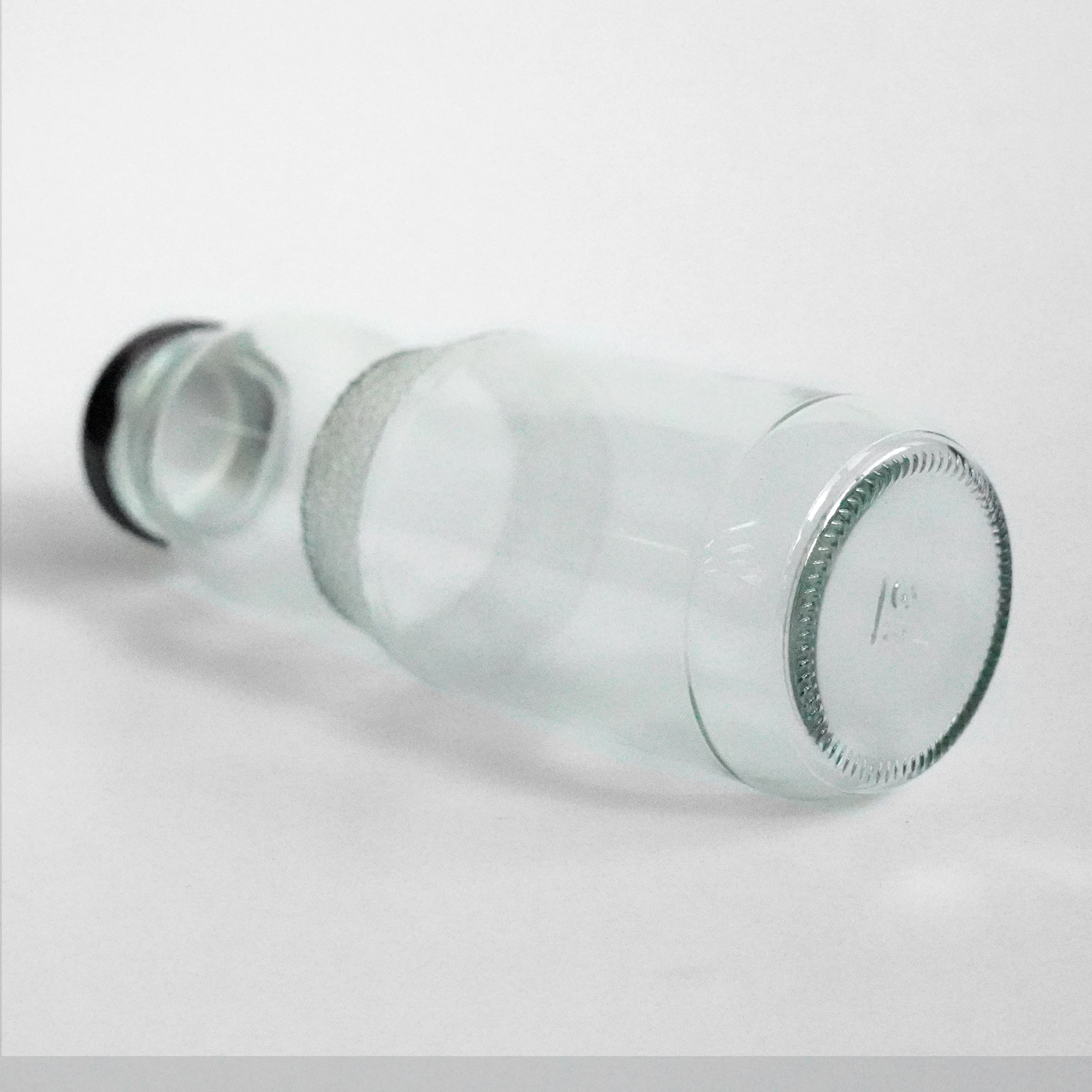 Wholesale 300ml Round Glass beverage drink bottle for juice