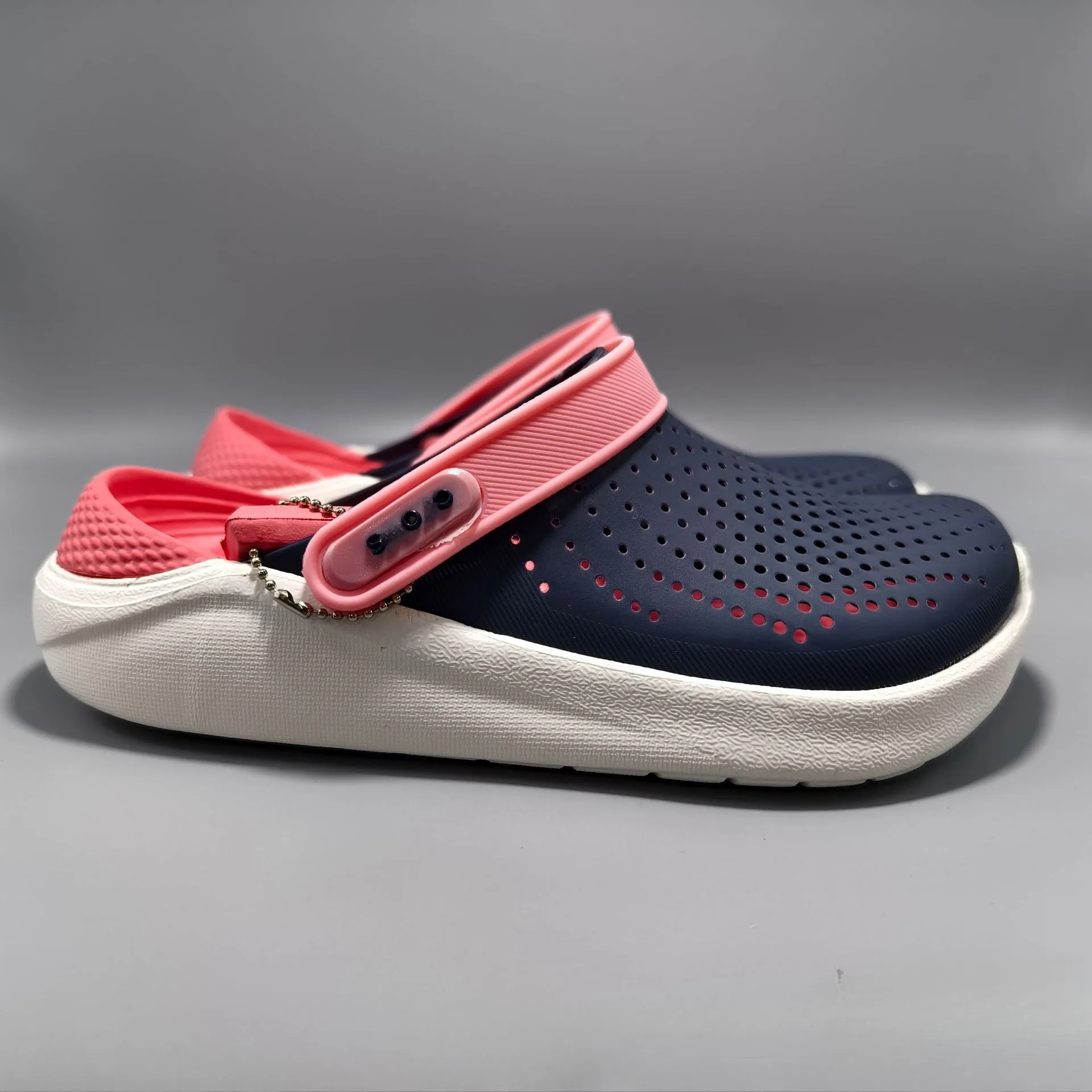 2023 Iteride Crog Flat Sandals for Men Women Lightweight Beach Shoes with EVA Rubber PVC Insoles Soft Comfortable for Summer
