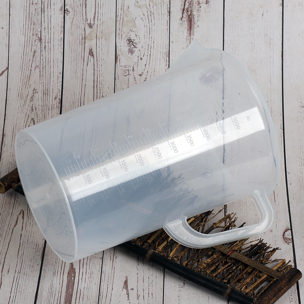 Hot-selling OEM 5000ml plastic kitchen or laboratory large number of cups with clear scales on both sides