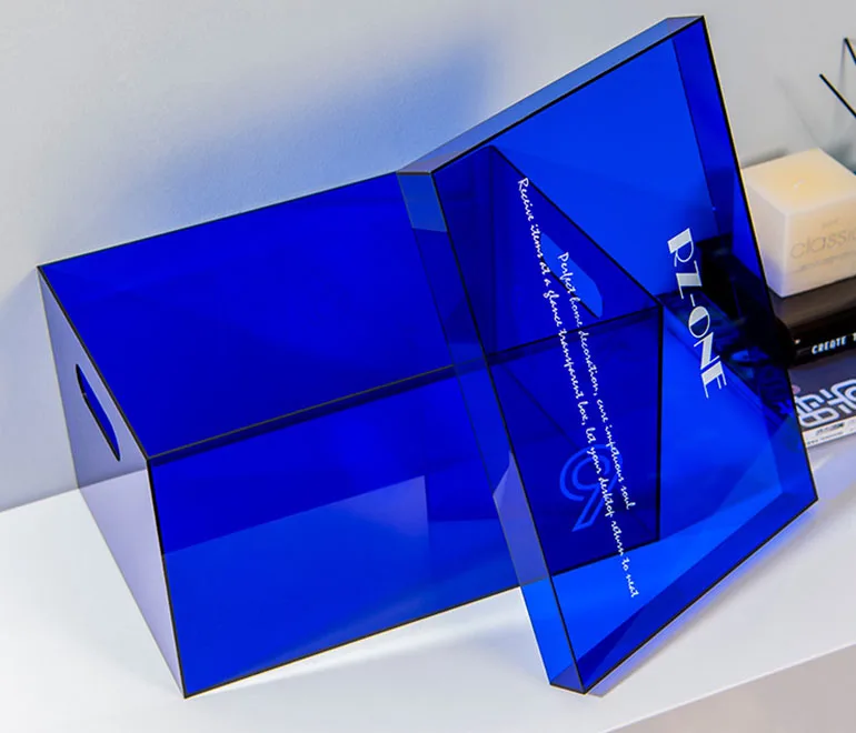 Acrylic box custom translucent dust proof storage box Beauty clam shell cover with hand gift display box