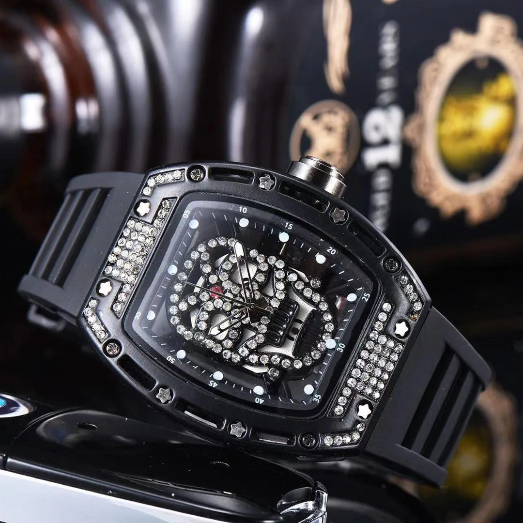 2022 Fashion Moissanite Diamond Mens Quartz Watches Luxury Famous Branded Wristwatch Designer Skull Iced Out Watch For Men