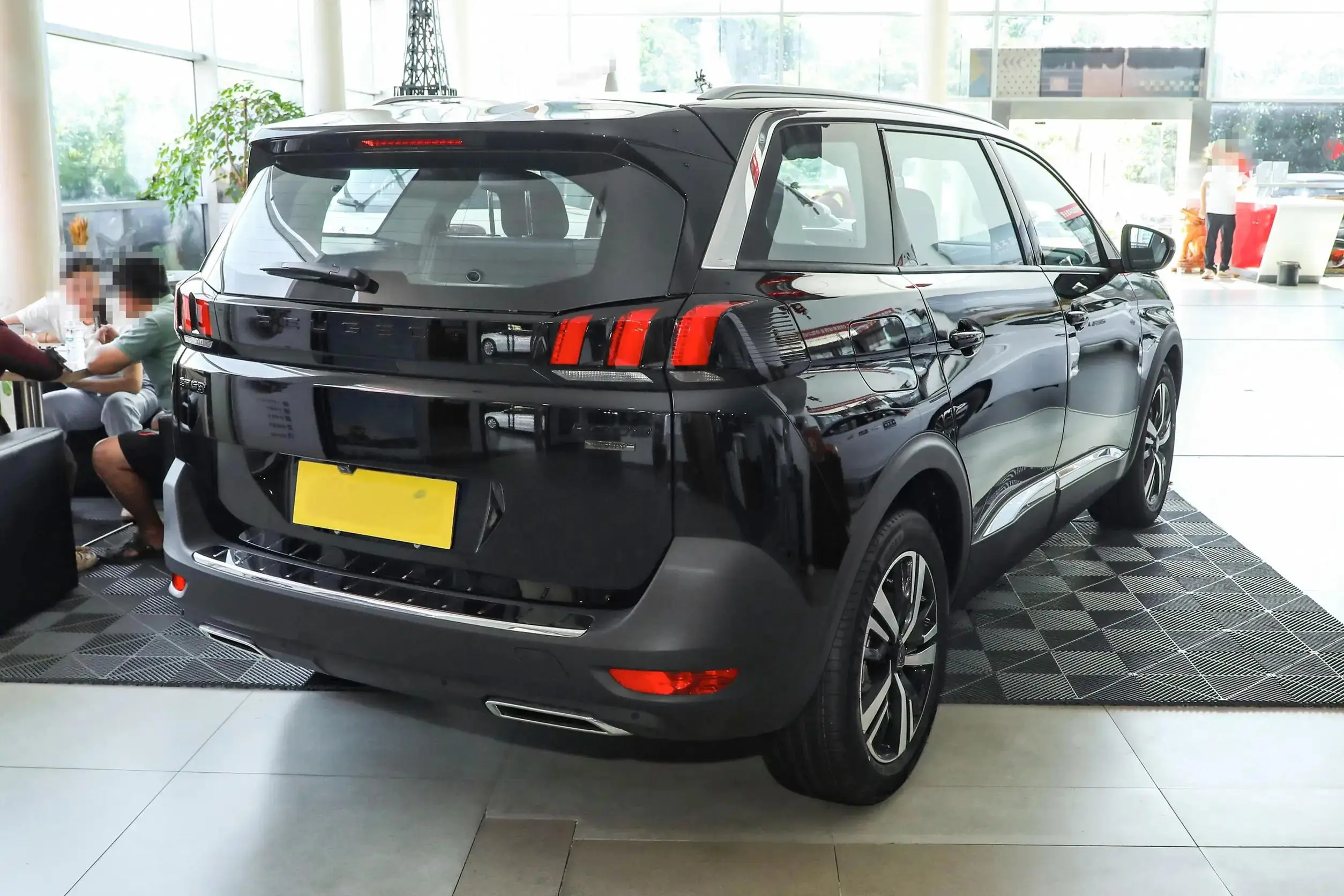 Peugeot 5008 Gasoline 400THP Mid-size 5 seats SUV vehicle Fuel automatic transmission FWD adults car Dongfeng PEUGEOT Auto