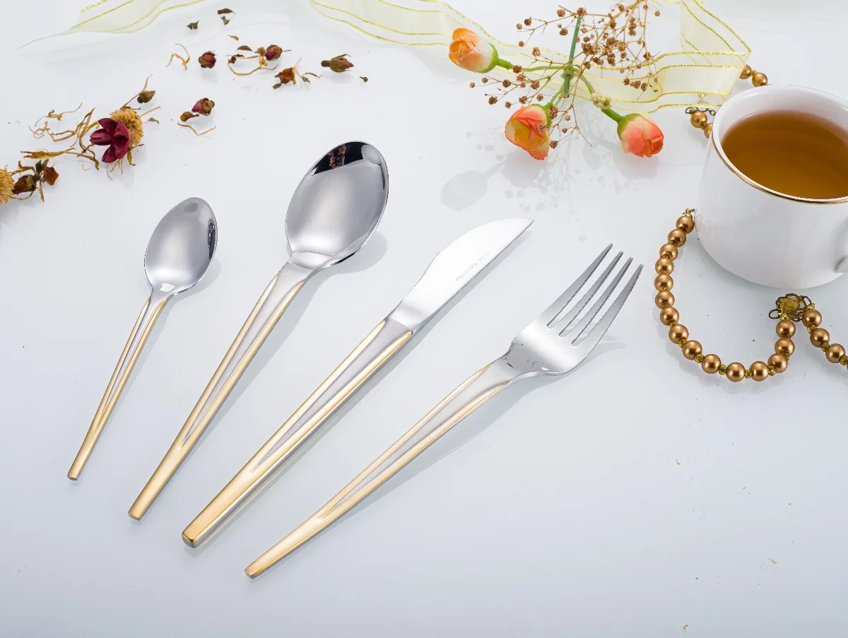 Hot Sell Flatware 24Pcs Gold Cutlery Sets Stainless Steel Christmas Gift Silverware Case Dessert Spoon And Fork Set With Box