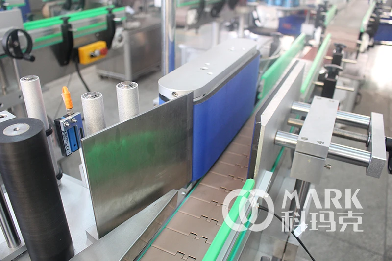 Automatic Self-adhesive Sticker Labeling Machine For Small Bottle