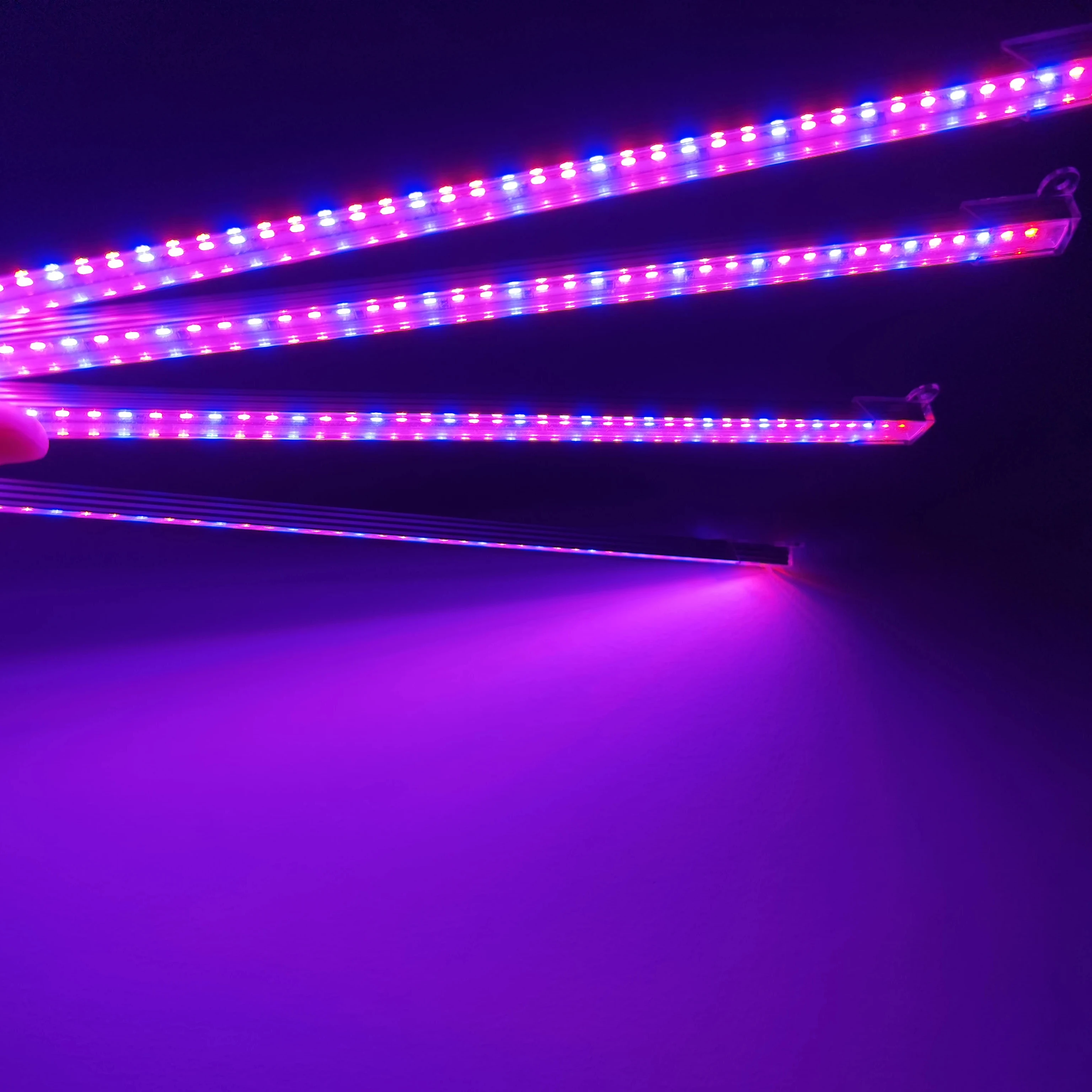 Full-spectrum USB lamp for optimal indoor hydroponic plant growth