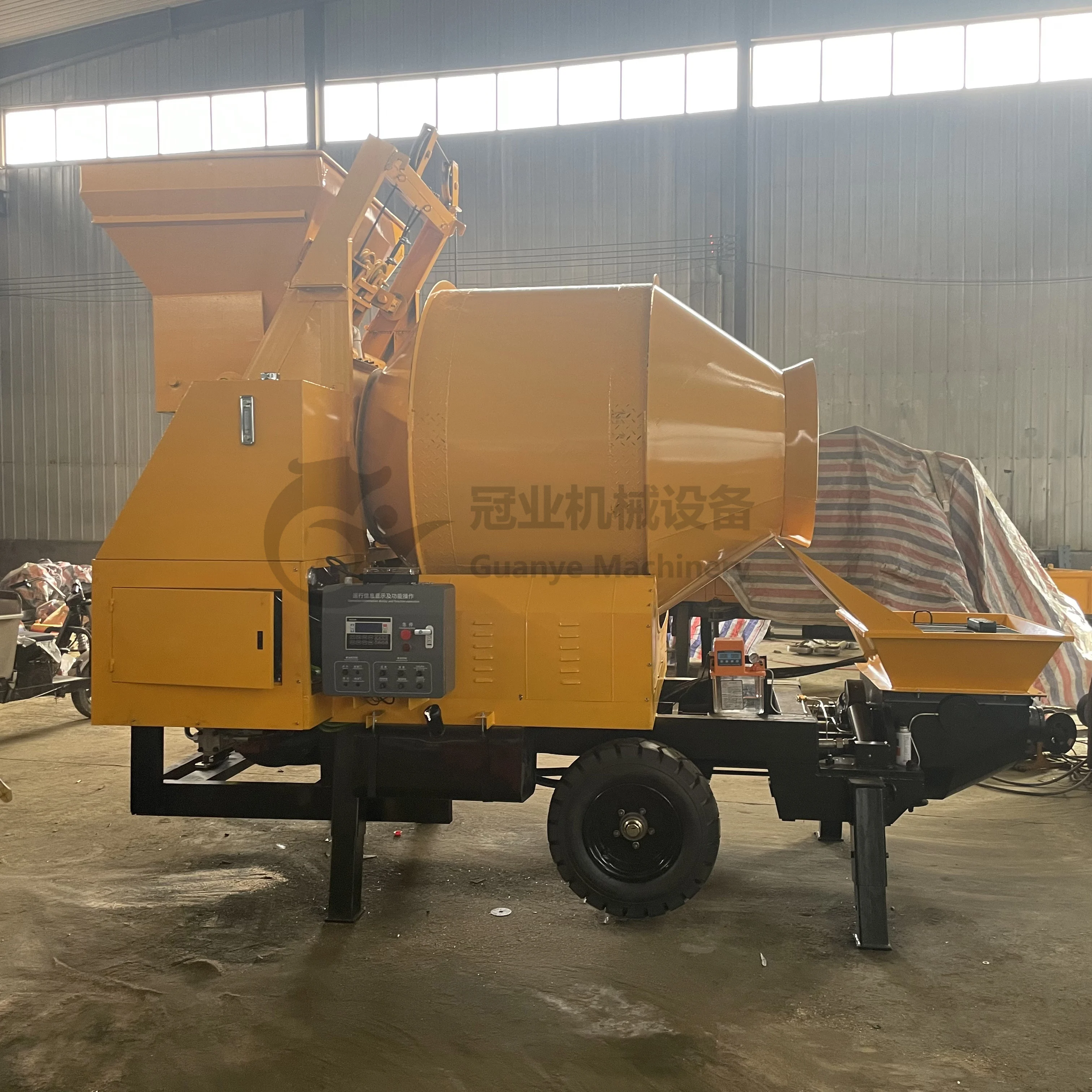 High Efficiency Concrete Mixing Pump Mobile Self Loading Concrete Mixing Pump Mixing Integrated Delivery Pump