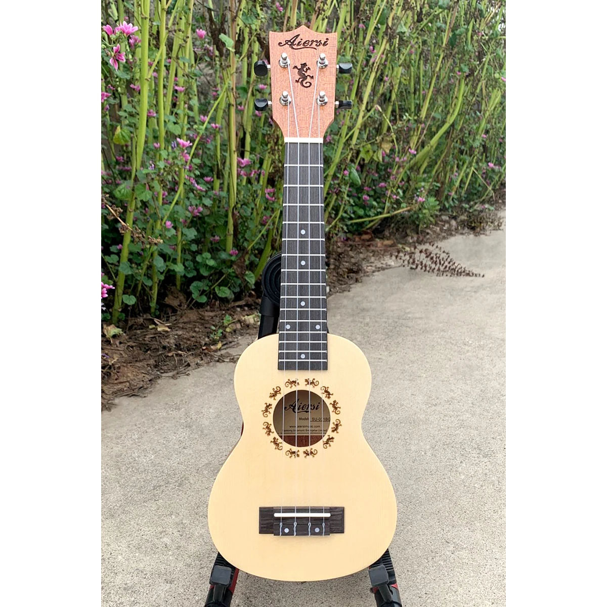 New Hot Sale Aiersi Brand 21 Inch Soprano Spruce Top Geeko Ukulele Professional