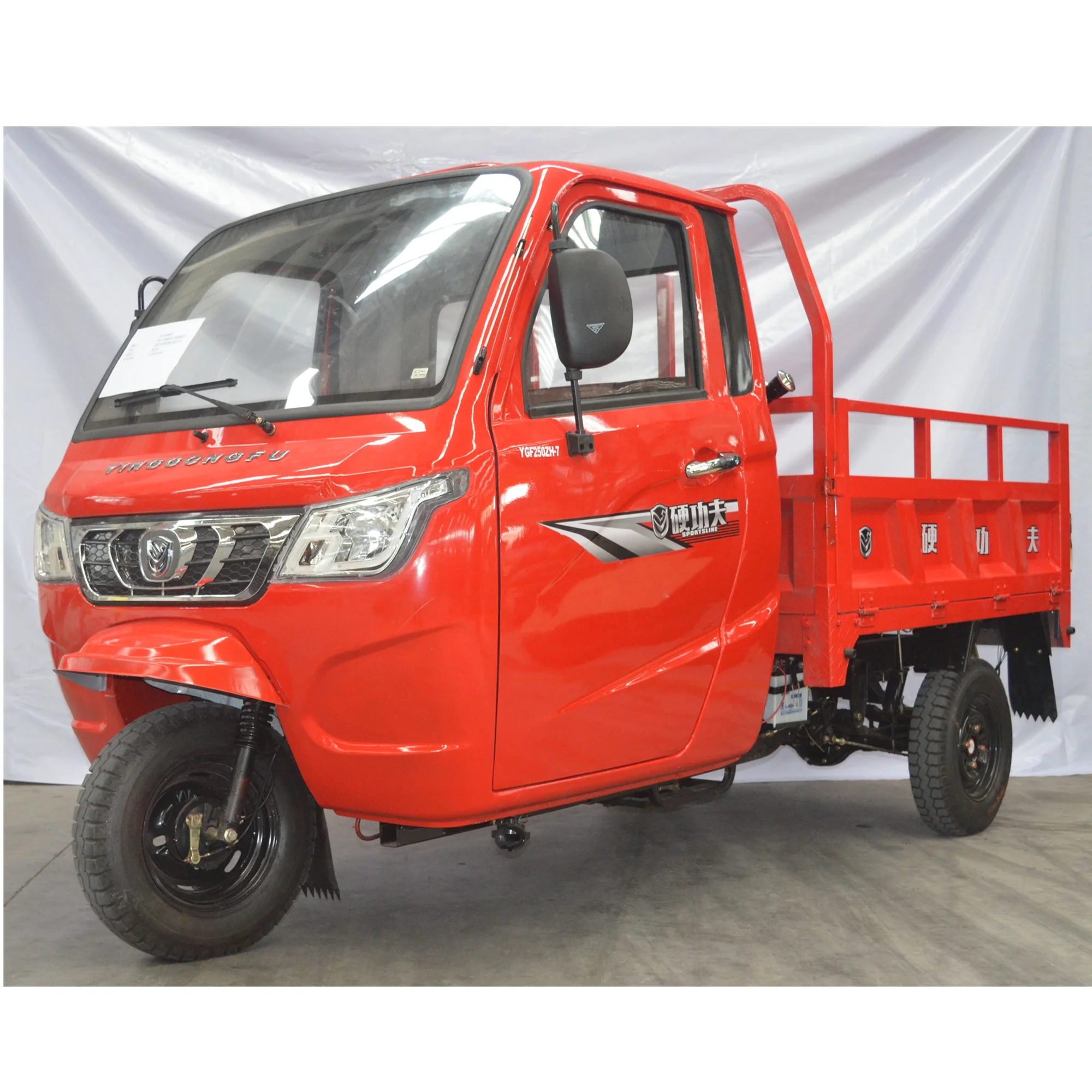 250cc Handlebar cabin cargo tricycle/enclosed three wheel  cargo  motorcycle with driving room
