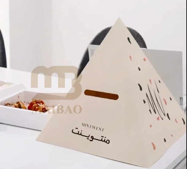 custom food grade Paper Catering Packaging Platter With Dividers Lid stored cake bread dessert takeout pyramidal grazing box