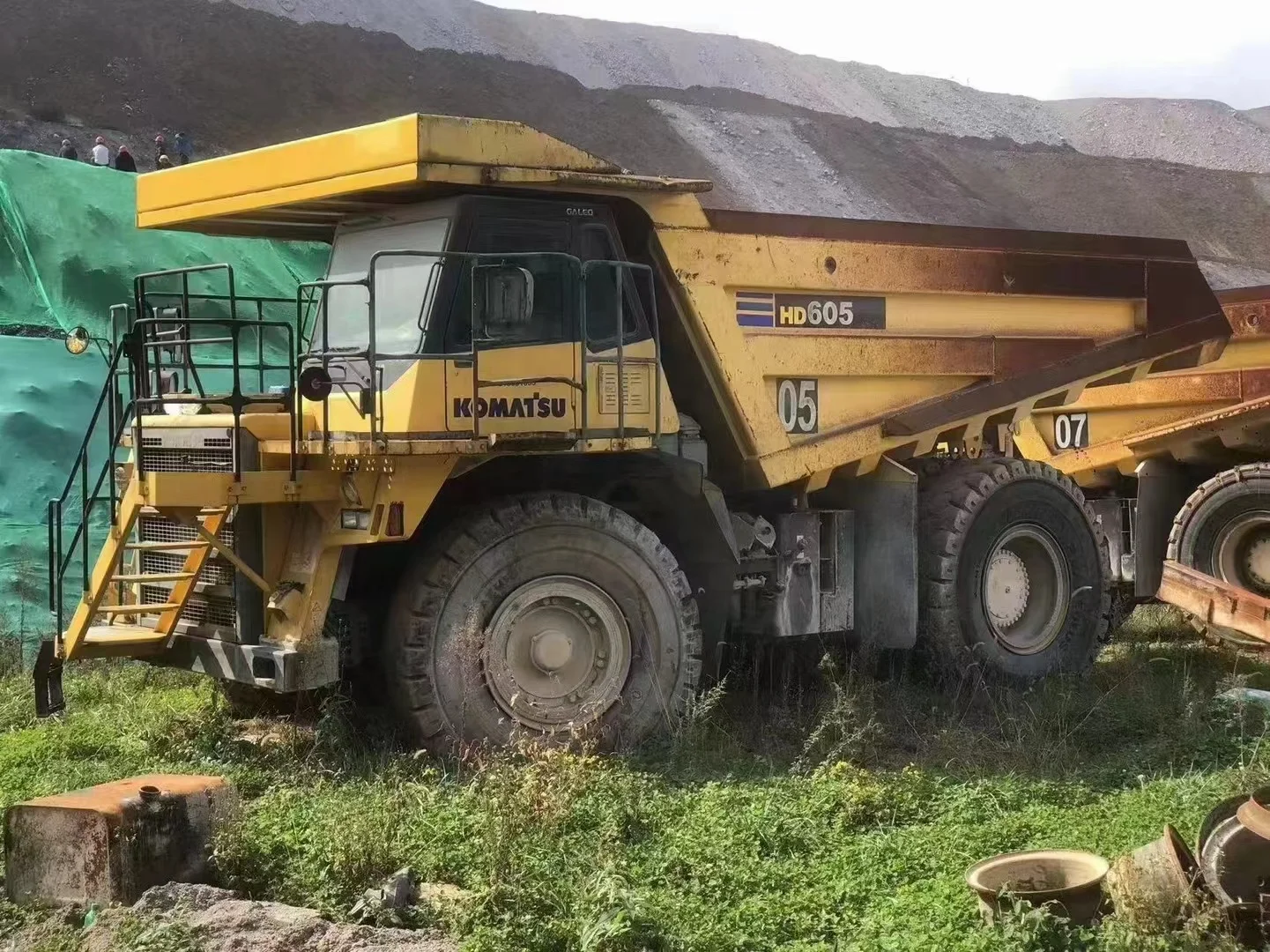 Famous brand used Komatsu 605 Mining dump truck good condition cheap price on sale machine shop in dubai online
