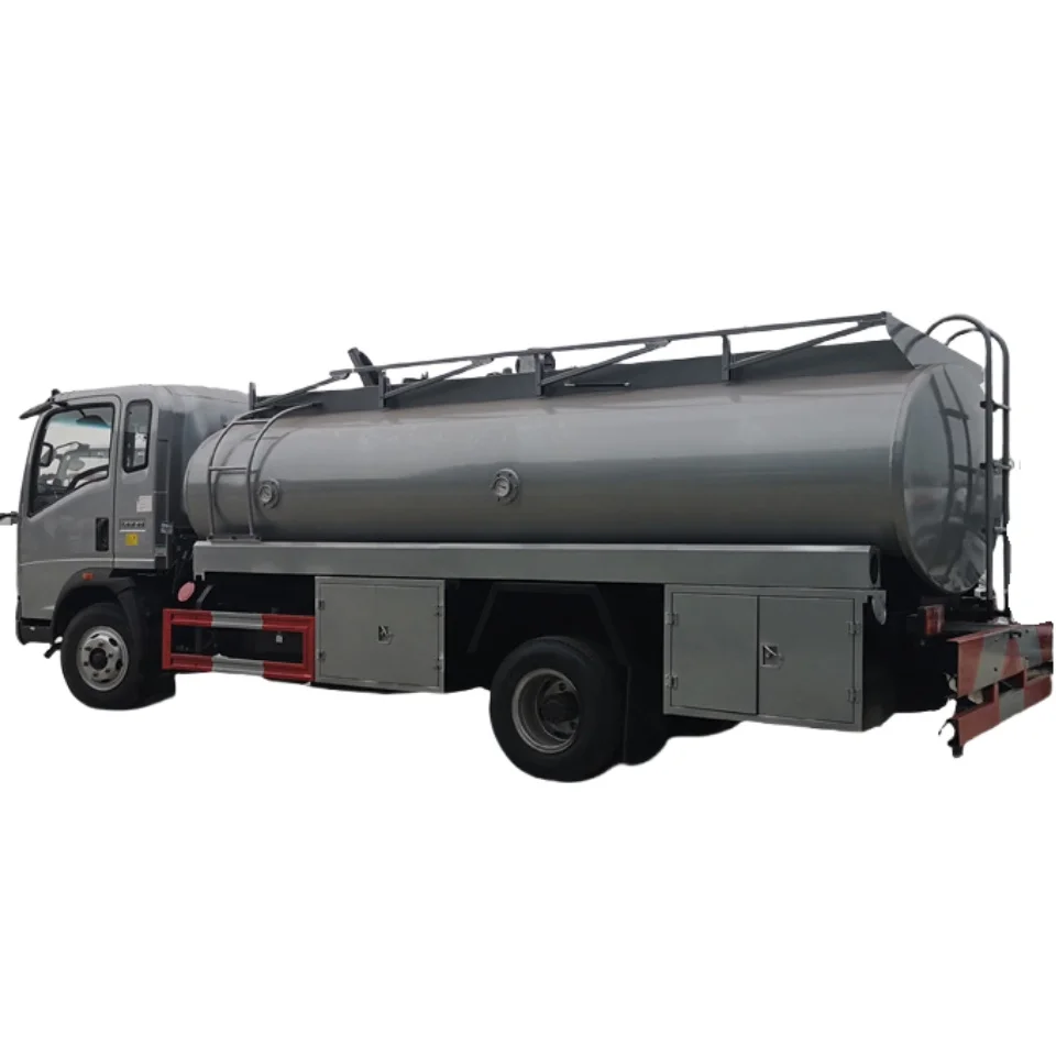 The Factory Specializes in Customizing New or Second-Hand HOWO 4*2, 6*4, and 8*4 Transport and Fuel Truck