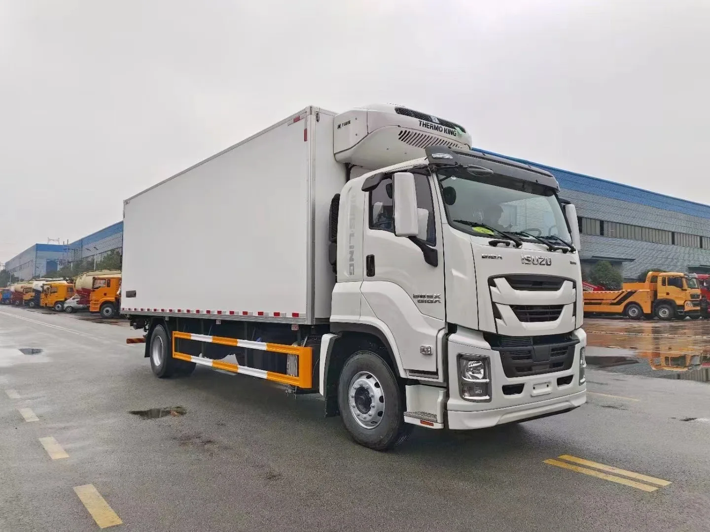 Hot Selling Isuzu FVR 4x2 Euro5 Refrigerator Truck 18 Tons Diesel Engine Hot King Cooling System New Condition Manual