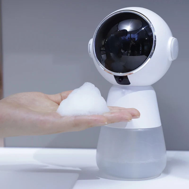 2023 new design spaceman shape cute cartoon automatic foam hand soap dispenser for babies USB rechargeable