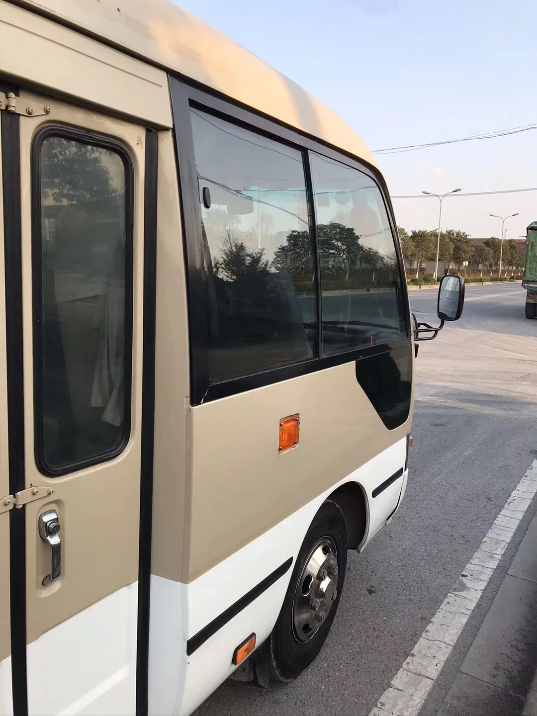 
LHD 2016 Japan used good condition Toyotai coaster bus with diesel engine 27 seats white golden cheapnfor seal 