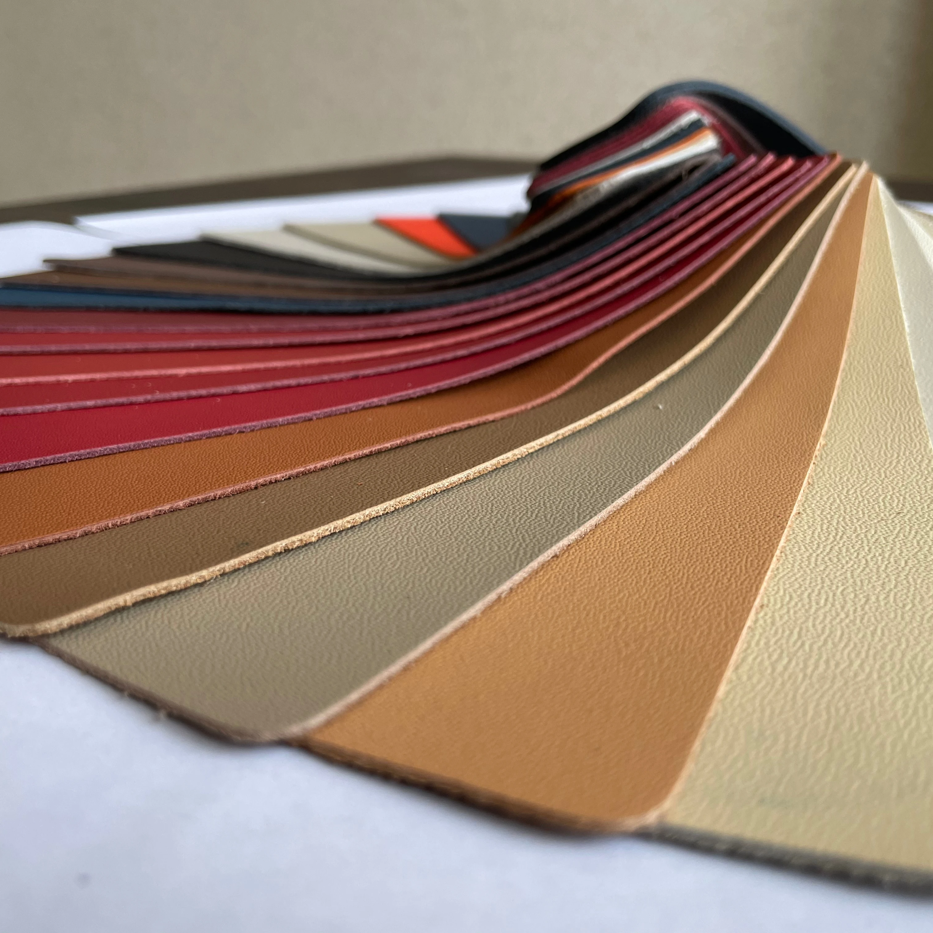 Plush Suede Leather Soft Touch Material Breathable Stain Resistant Napped Texture Genuine Leather for Garment Lining