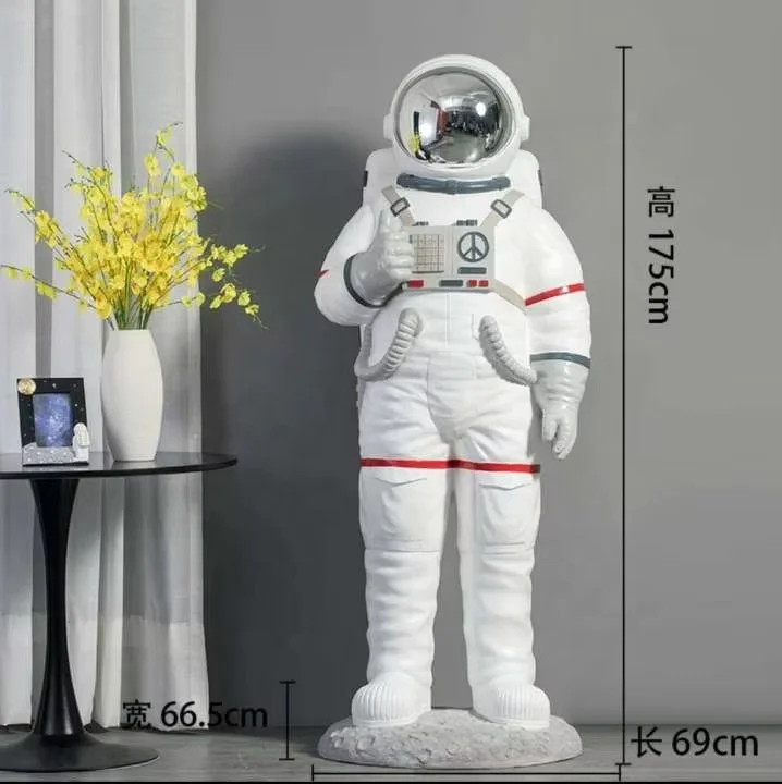 3D статуя астронавта в натуральную величину