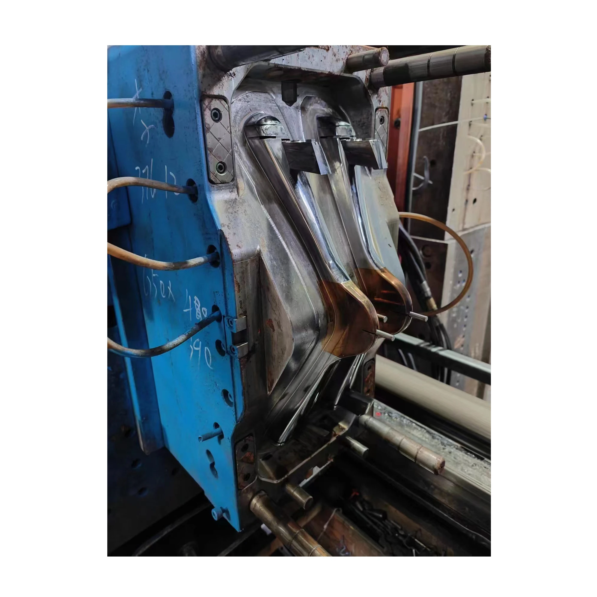 2023 Second Hand Modern Design PP Injection Cloth Hanger Mould Used Rotationer Clothes Hanger Mold