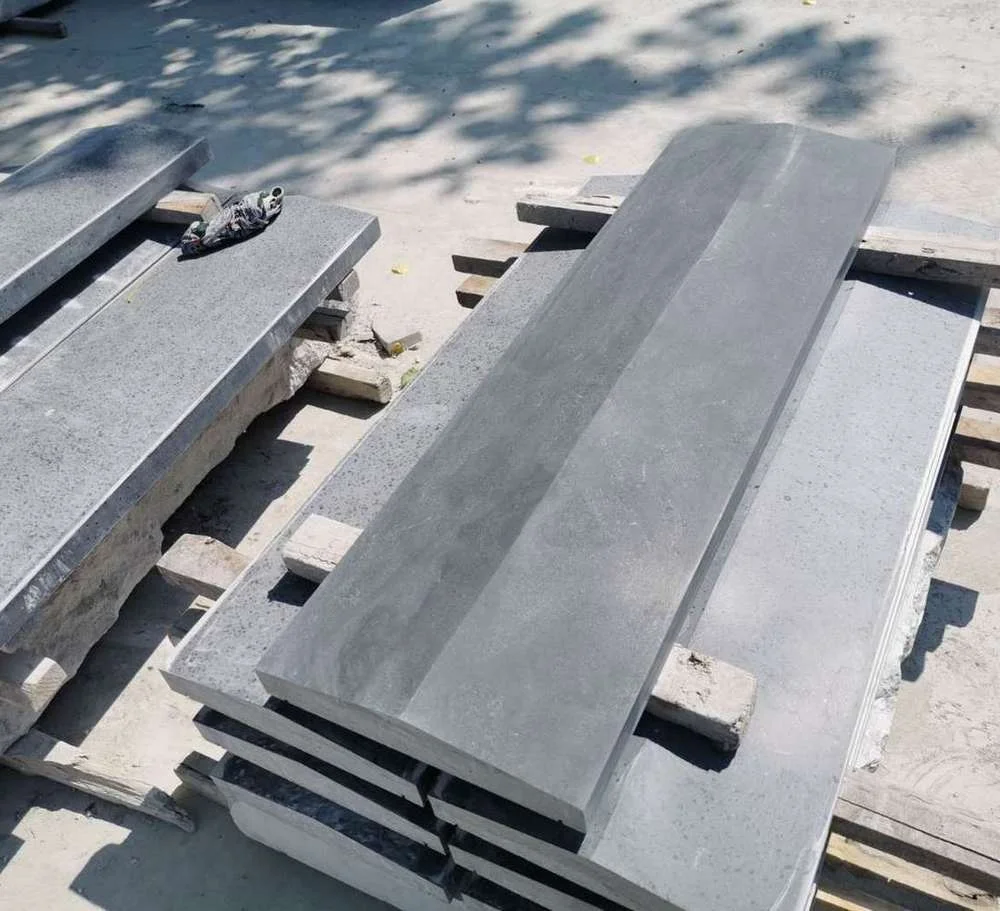 Traditional Design Blue Limestone Wall Caps Classic bluestone Pier Caps Covered on Wall