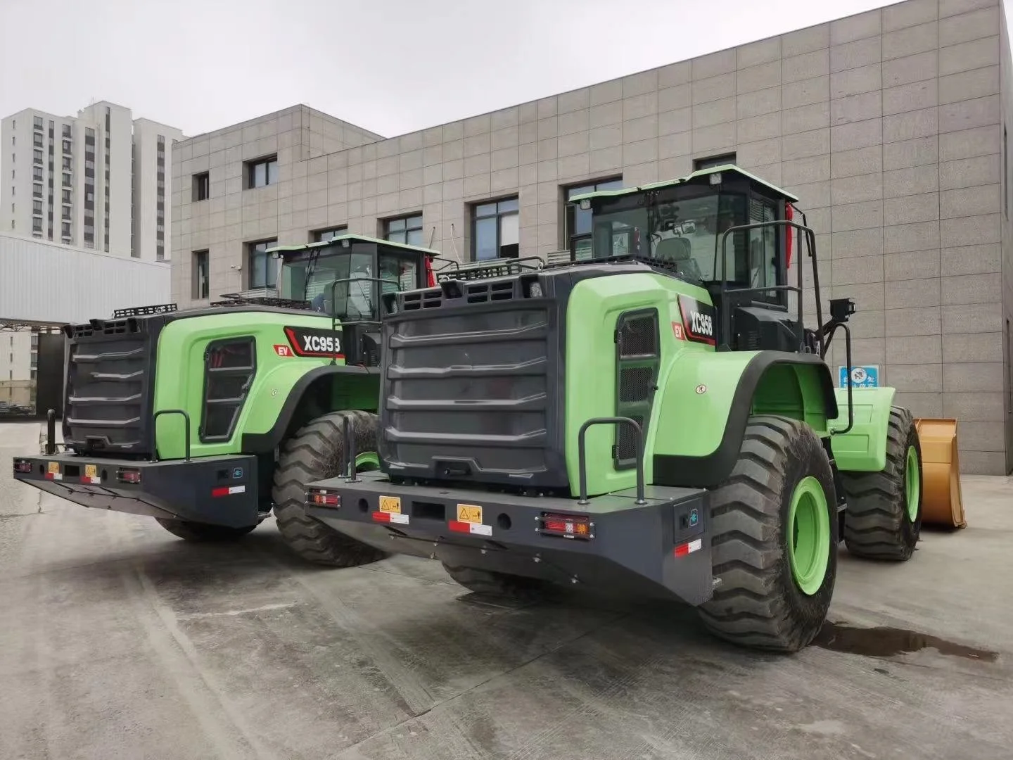 Long lifetime China popular brand newest model electrical front end loader 270kw 5.5t XC958-EV with import engine in stock sales