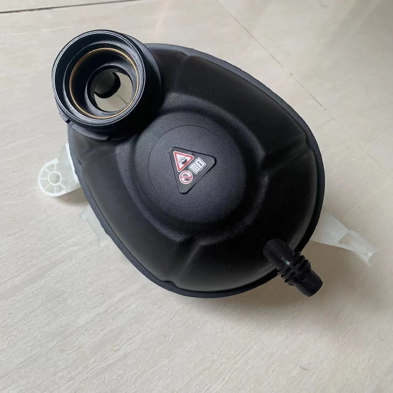 A2055000049 Coolant Reservoir Car Water Expansion Tank for Mercedes-Benz W205 C205 W213 S213 2055000049