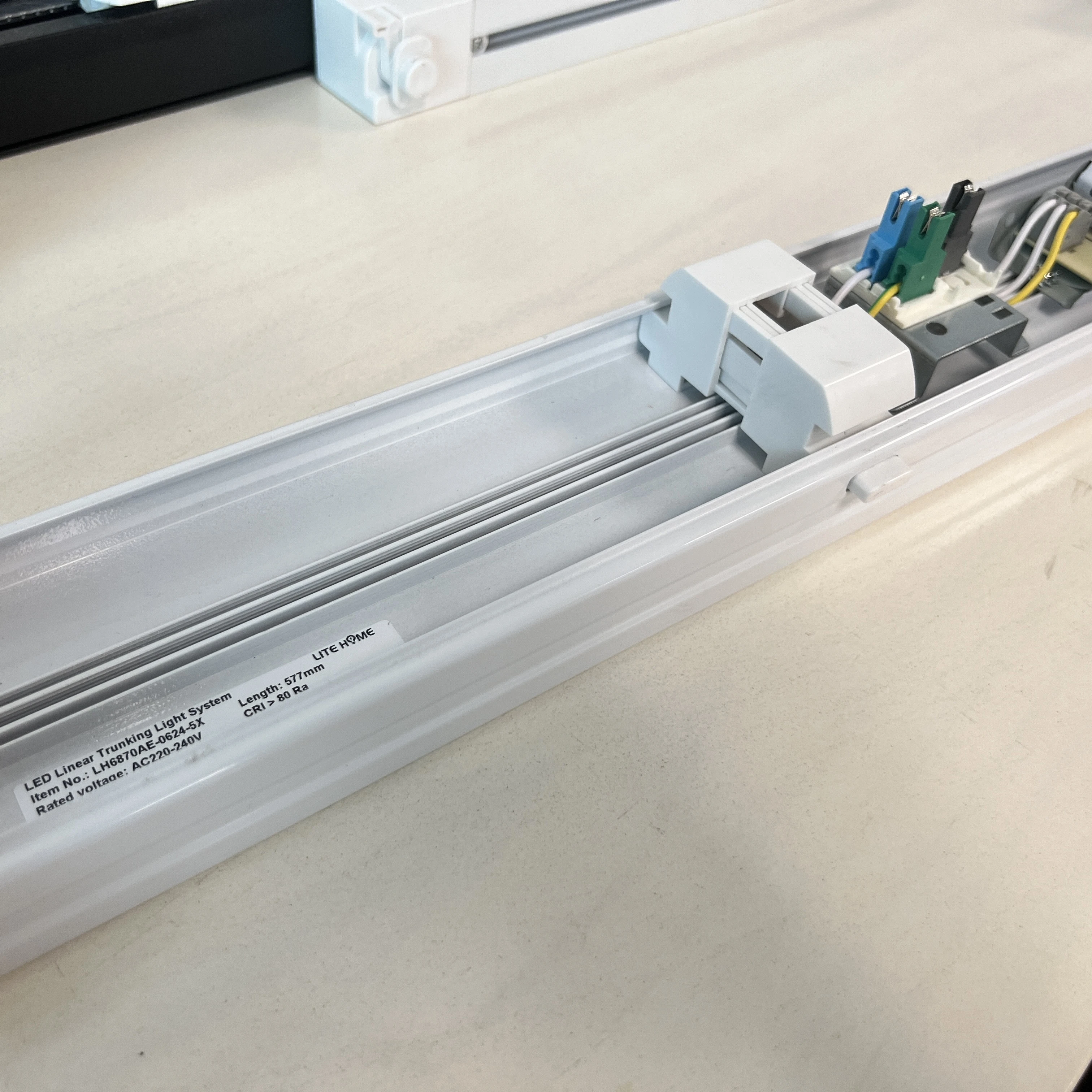 40W Self-contained Pre-wired Trunking for Retail Shop Malls LED Linear Trunking System