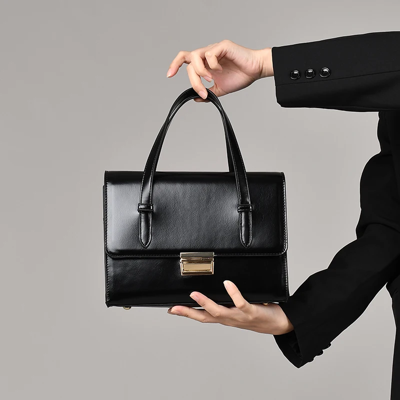 2023 spring ins retro simple and advanced feeling small square handbag