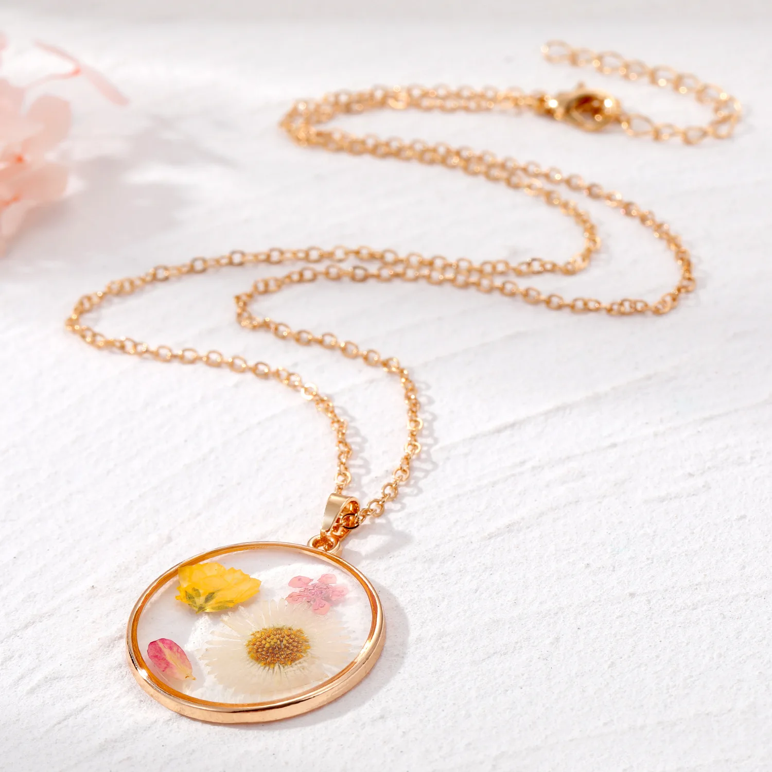 Bohemian Style Resin Natural Dried Flower Necklace Geometric Polygon Butterfly Clear Pendant Necklace