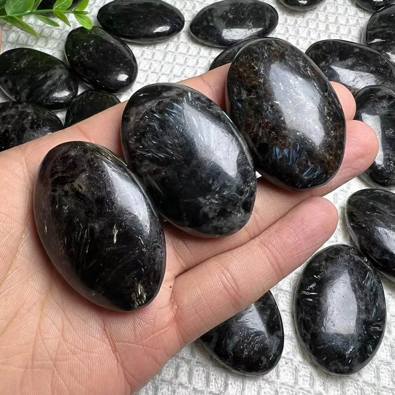High Quality Standard Size Natural Firework Stone Polishing Worry Palm Stone Meditation Relaxation Relives Anxiety