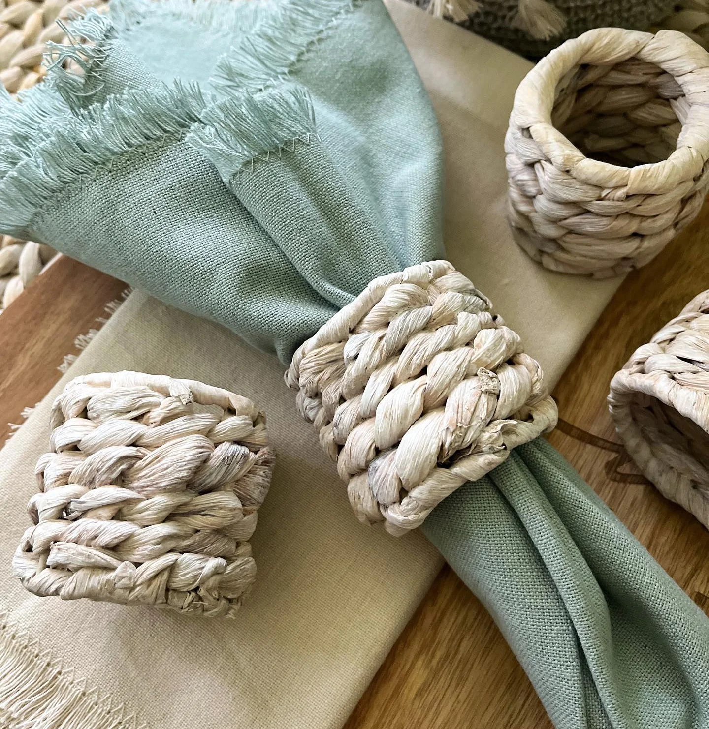 Straw Knitting Ring Western Restaurant Napkin Button Cloth Ring Woven Puff Grass Meal Ring