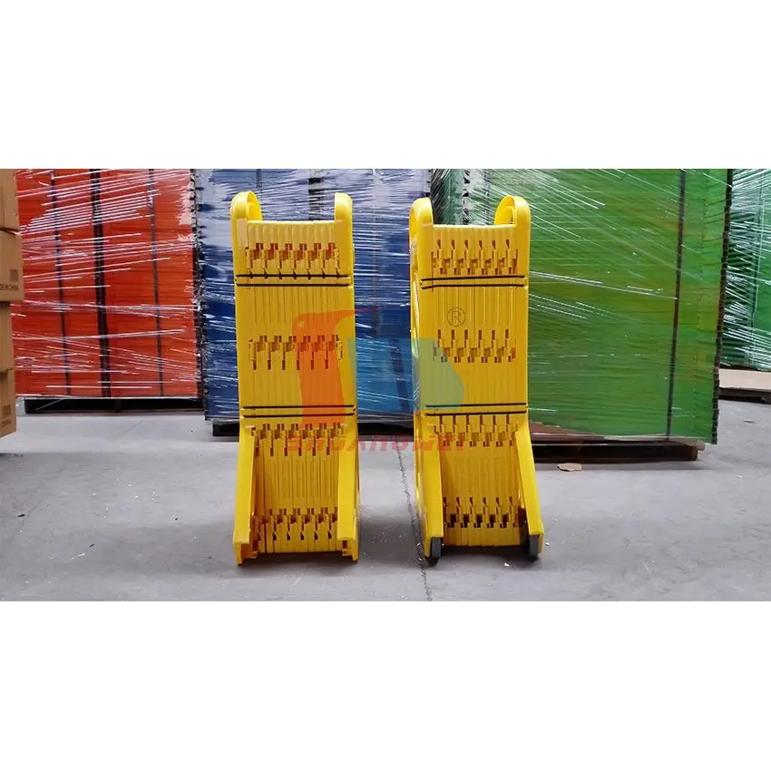 Scratch Resistant Compact Sturdy Pp Retractable Traffic Fence Warning Foldable Plastic Traffic Barrier With Detachable Castors