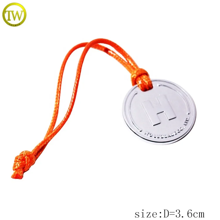 Custom embossed car key hang pendant zinc alloy bags plate round logos keychain accessory brand letter plate with string