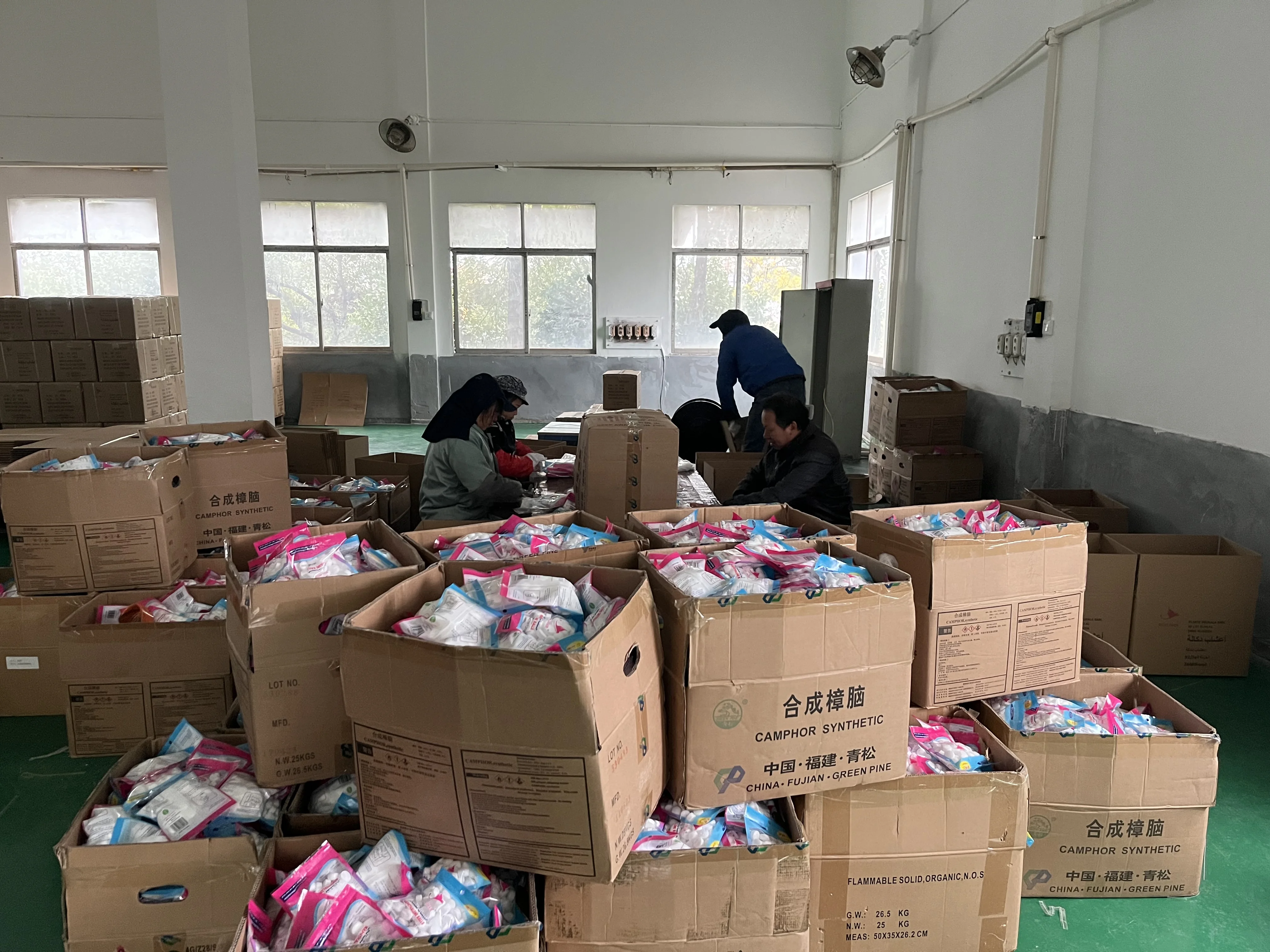 2024 household chemicals /eco friendly naphthalene balls camphor moth ball for urianl use