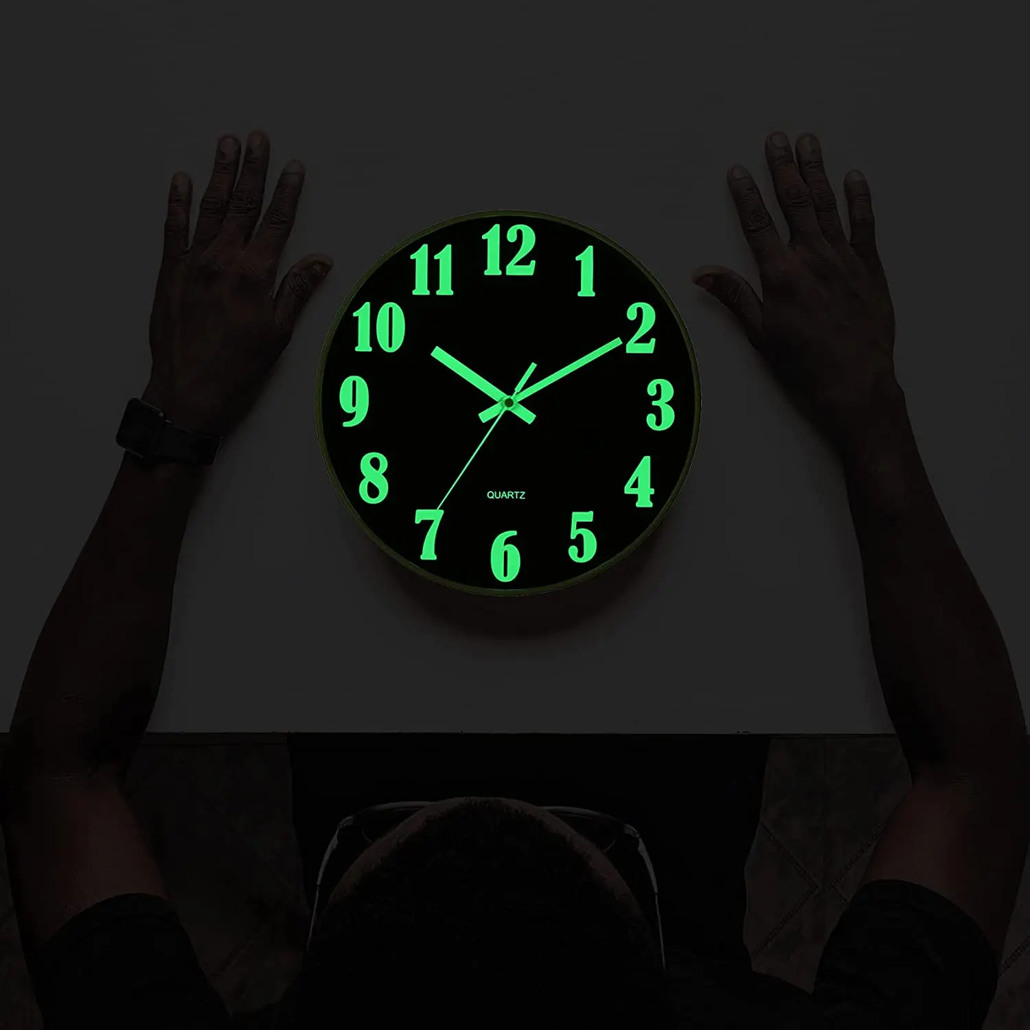 12 inch Modern plastic luminous Wall Clock Fluorescence Silent Custom Quartz Clock Battery Powered Decorative Wall Clock for Off
