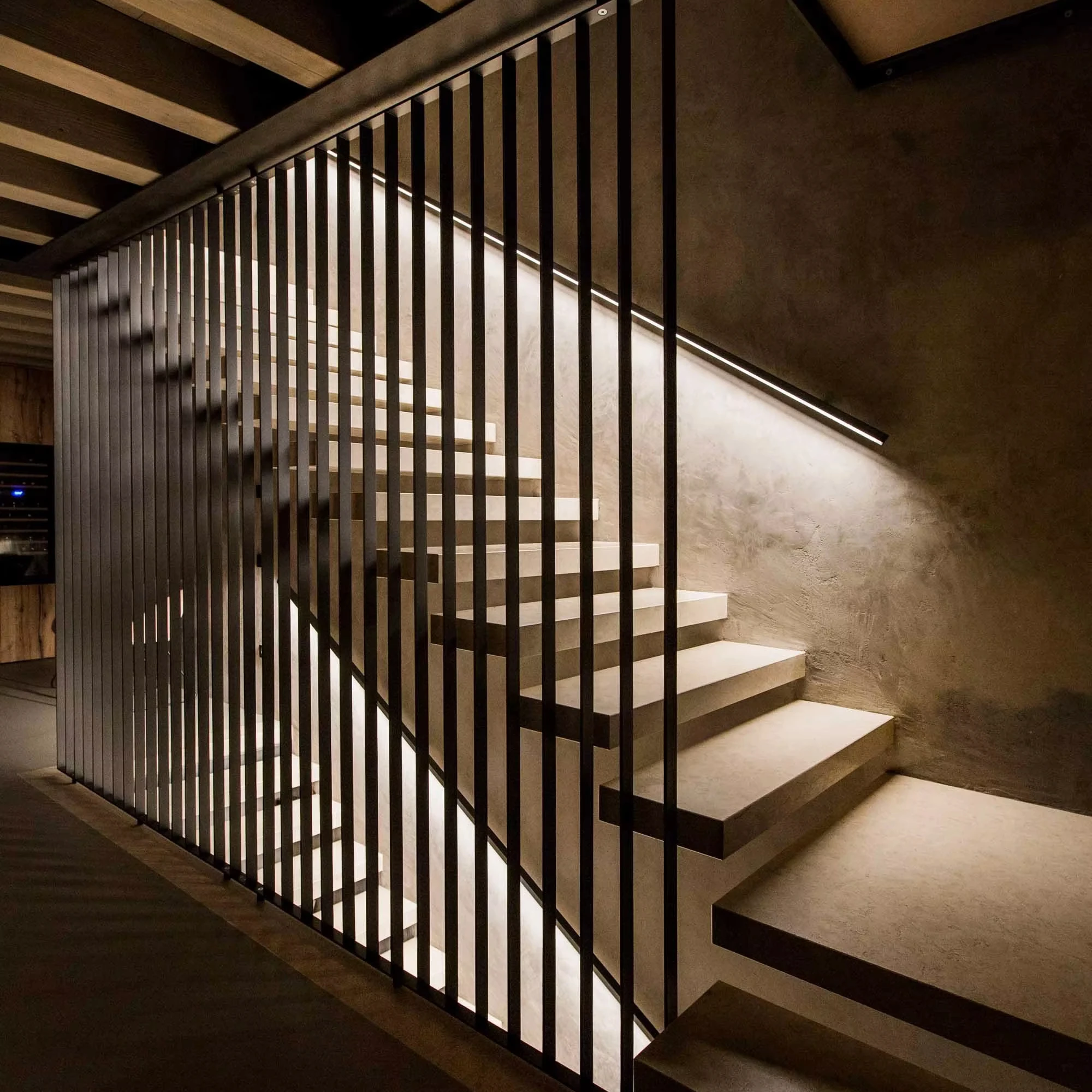 Luxury Modern Floating Staircases for Villas: Beech Wood Treads, Straight Layout, Steel Construction, and LED Illumination