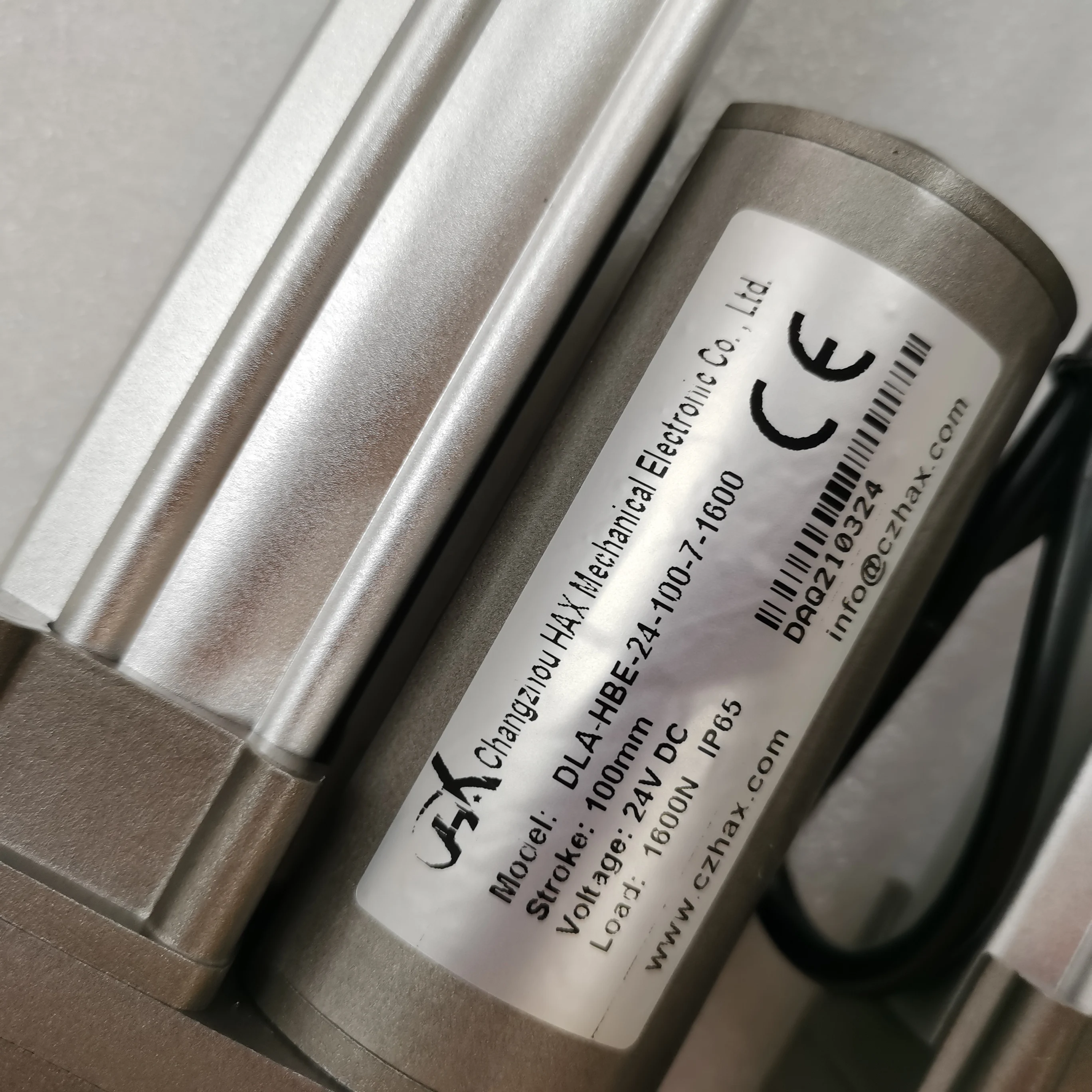 linear actuator with position sensor hall