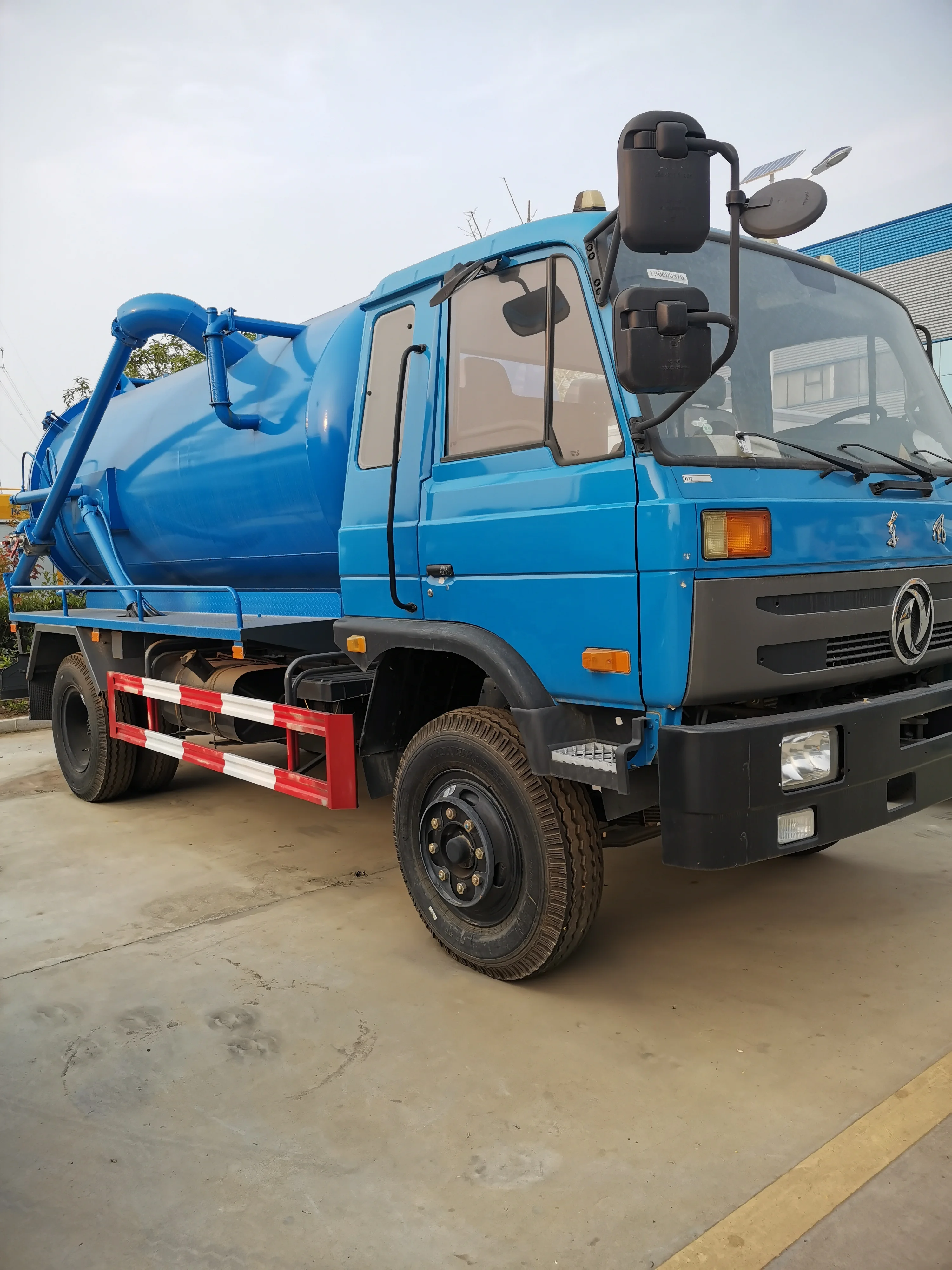 Высококачественная новая вакуумная танкера dongfeng 4x2 10 м3 грузовик для сбора сточных