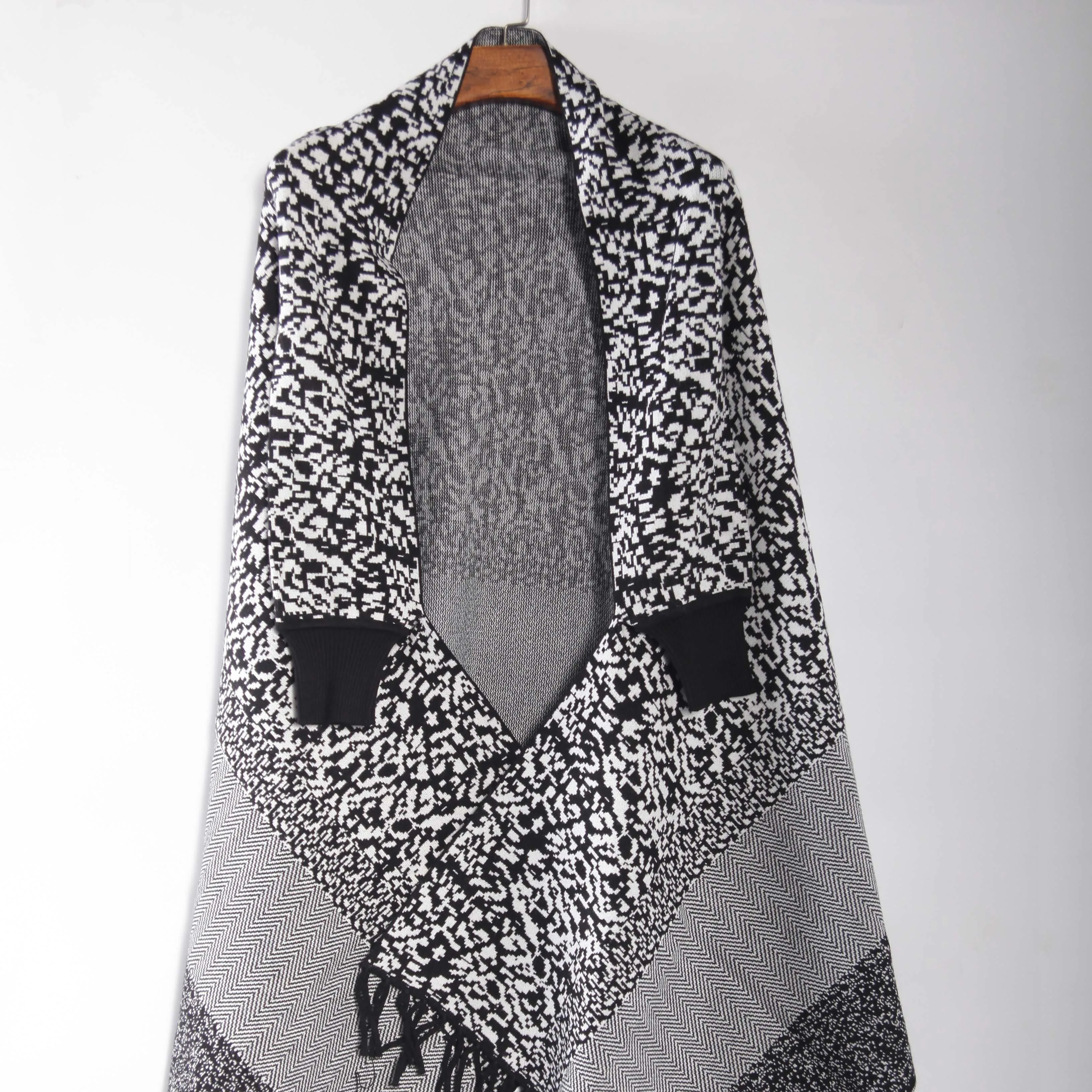 Wholesale 2020 Hot Sale Thick Winter Women Jacquard Pattern Knitted Poncho Cloak For Women