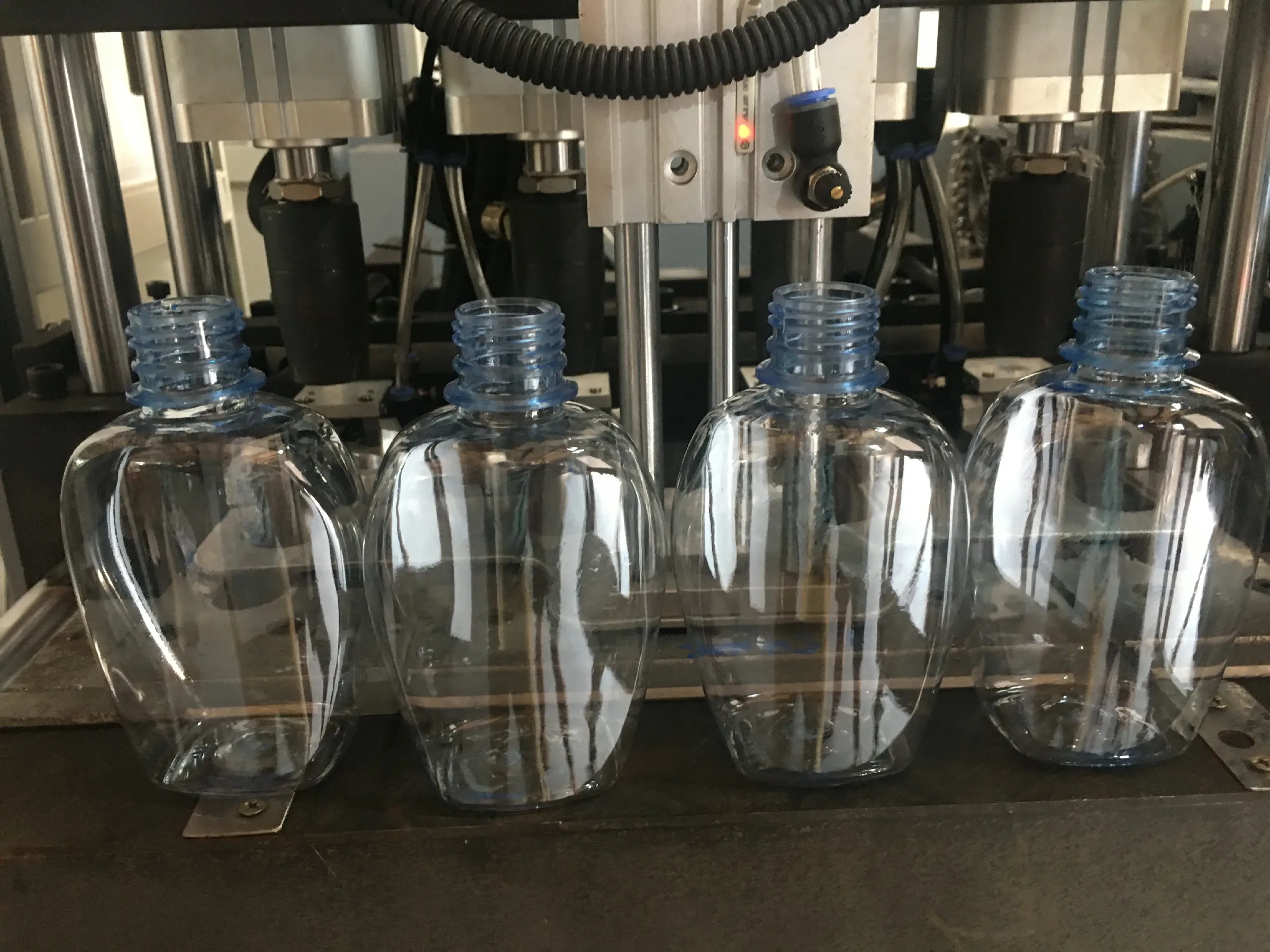 4Cav 3000bph pet bottle making blowing machine price