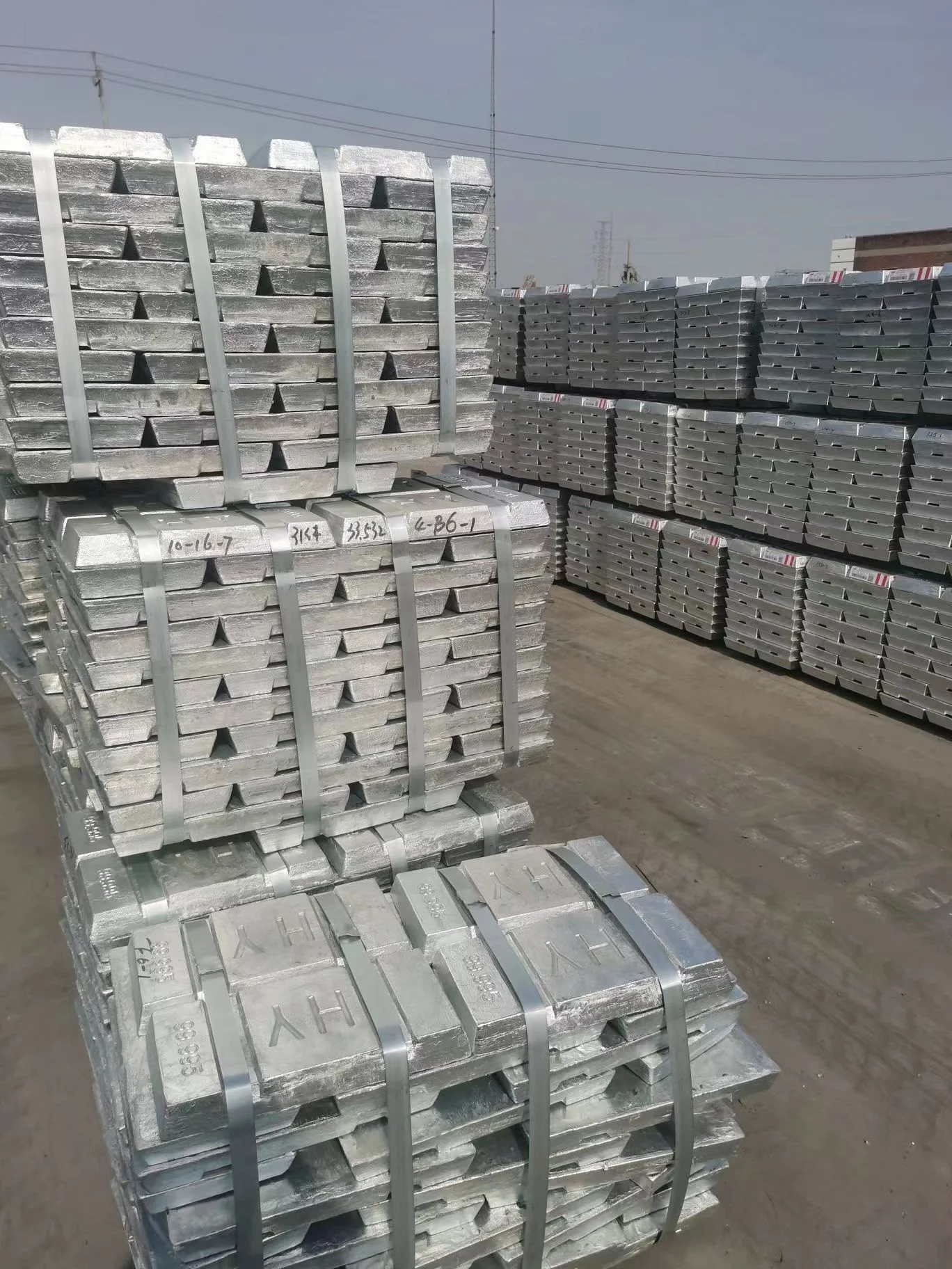 Hot Sales Zinc Ingots 99.995%  Pure  low Price