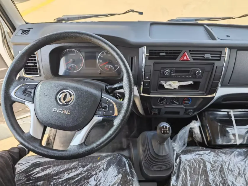 Hot Sale 4X2 Water tank Truck Liter Water Tanker HOWO Trucks 3000-5000 Gallon Tank Truck  For Sale